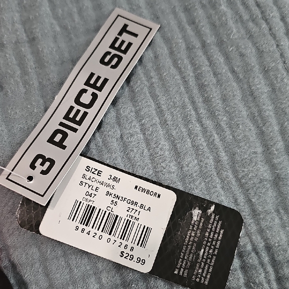 NWT Official Chicago Blackhawks 3-Piece Bodysuit Set - Girls 3-6M - Picture 2 of 9